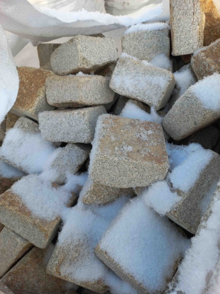 брусчатка гранитная колотая 