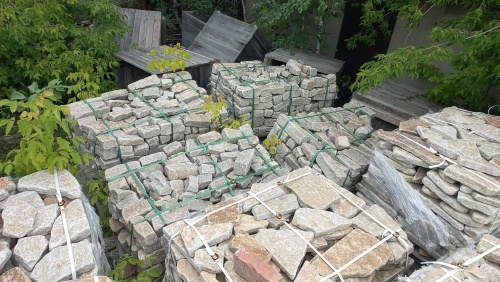 Гранитный плитняк галтованный для мощения купить в Нальчике