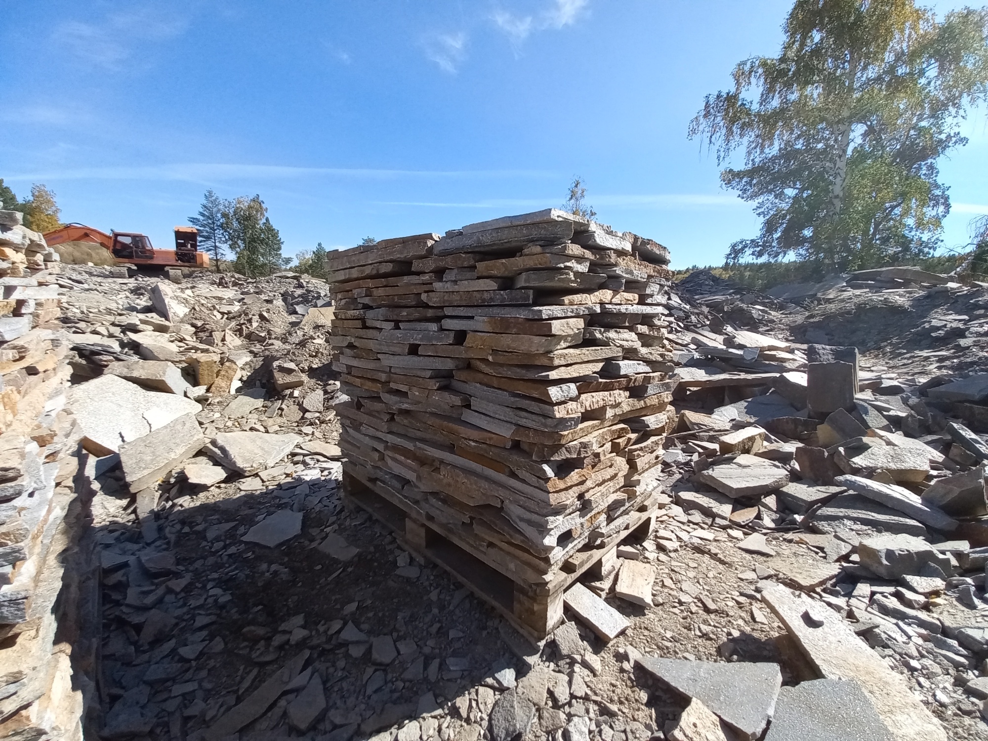 Плитняк златолит серебристый для мощения на бетон купить в Нальчике