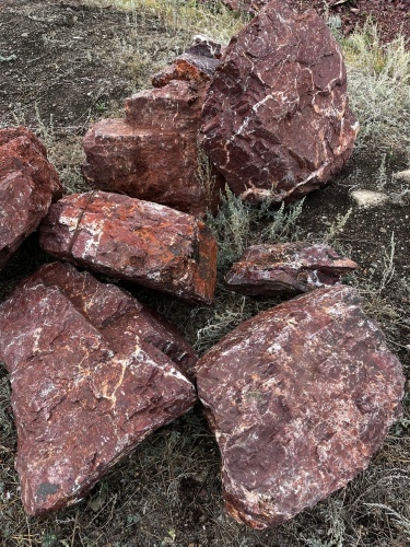 Ландшафтные глыбы красно-фиолетовые 200-1000 килограмм купить в Нальчике