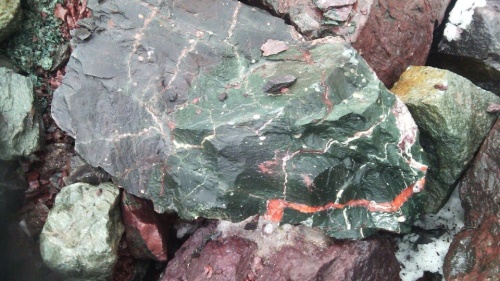 Гигантские зелёные валуны для ландшафтного дизайна весом более 5 тонн купить в Нальчике