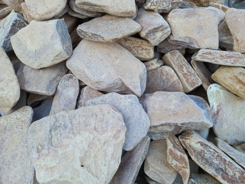 Златолит жёлтый, жёлто-зелёный глыбки и валуны для ланшафтного дизайна купить в Нальчике