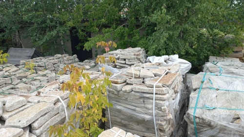 Плитняк галтованный гранитный для ландшафтного дизайна купить в Нальчике