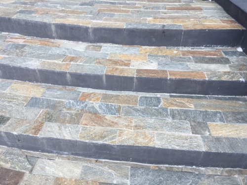 Плитка из Златолита Уральского для лестницы купить в Нальчике