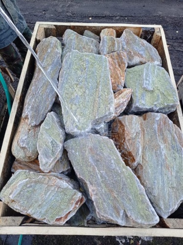 Златолит жёлтый, жёлто-зелёный глыбки и валуны для ланшафтного дизайна купить в Нальчике