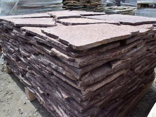 Плитняк лемезит бордовый для облицовки цоколя 20-25 мм  купить в Нальчике