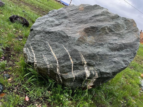 Гигантские зелёные валуны для ландшафтного дизайна весом более 5 тонн купить в Нальчике