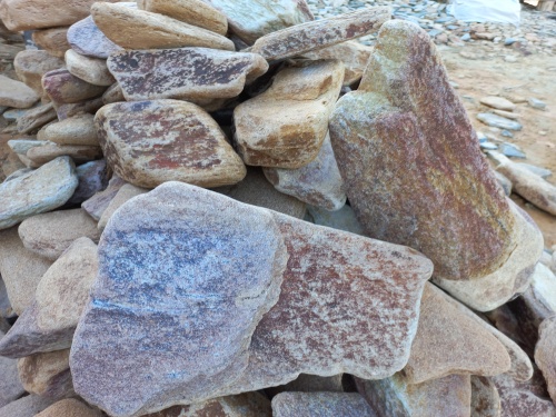 Златолит жёлтый, жёлто-зелёный глыбки и валуны для ланшафтного дизайна купить в Нальчике