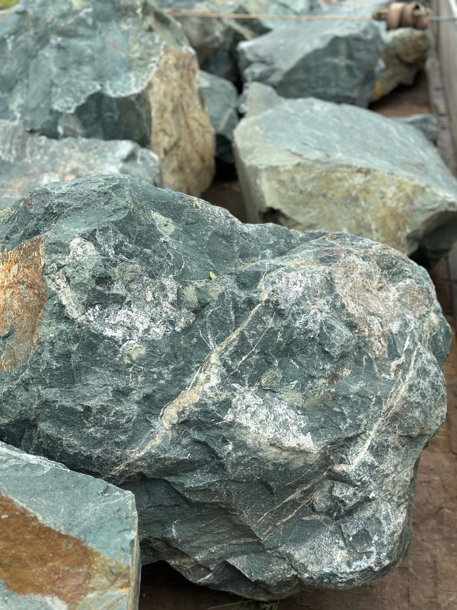 Камни для ландшафтного дизайна зелёные 10-60 килограмм купить в Нальчике