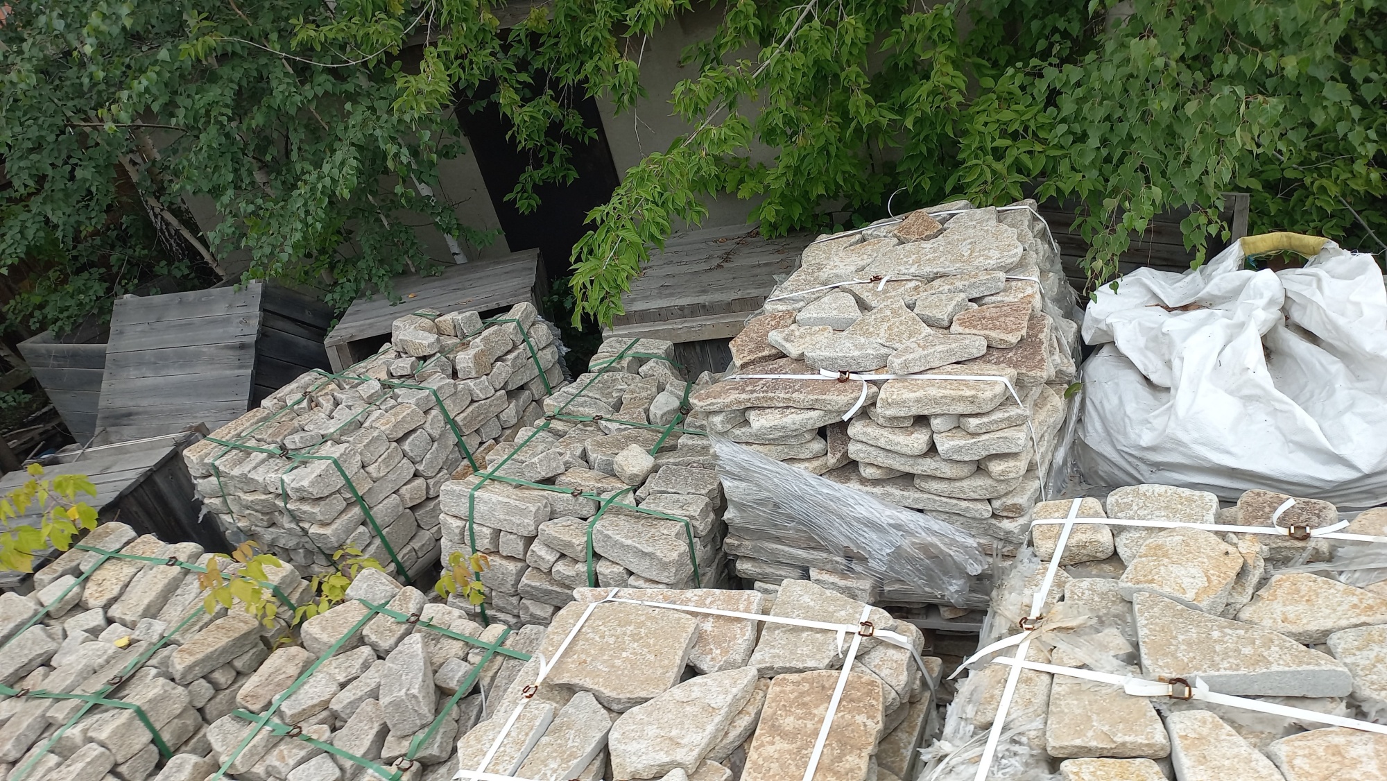 Плитняк гранитный галтованный купить в Нальчике