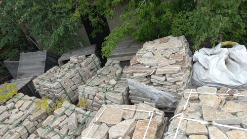 Гранитный плитняк галтованный для мощения купить в Нальчике