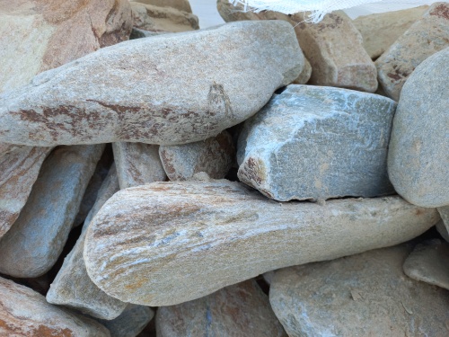 Златолит жёлтый, жёлто-зелёный глыбки и валуны для ланшафтного дизайна купить в Нальчике