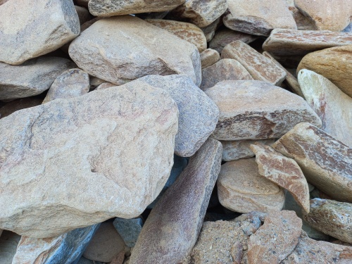 Златолит жёлтый, жёлто-зелёный глыбки и валуны для ланшафтного дизайна купить в Нальчике