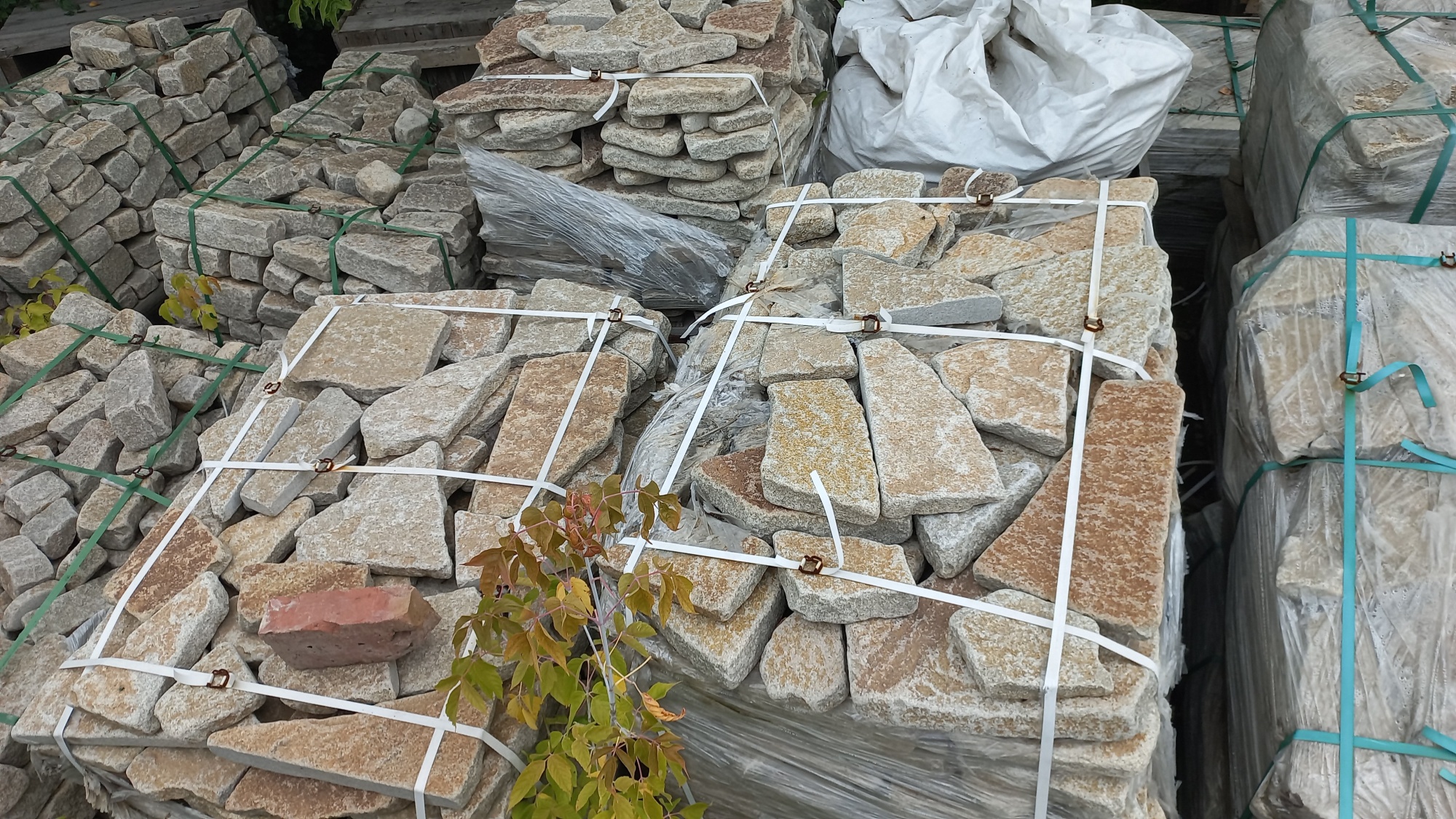 Плитняк гранитный галтованный купить в Нальчике