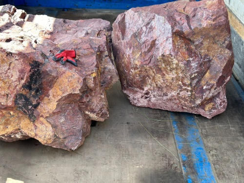 Ландшафтные глыбы красно-фиолетовые 200-1000 килограмм купить в Нальчике