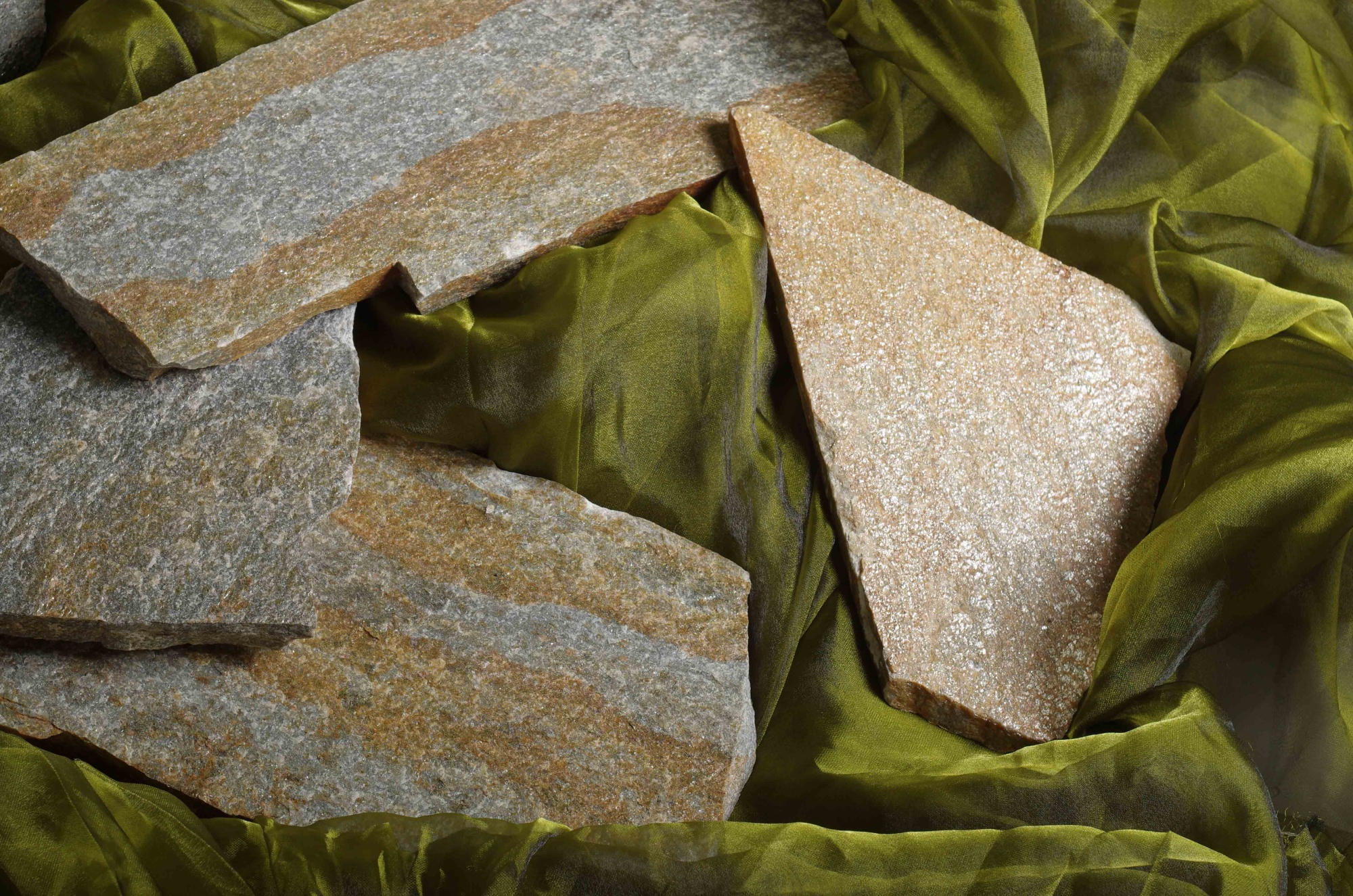 Плитняк златолит Уральский  для фасада купить в Нальчике