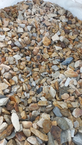 разноцветный щебень кварц