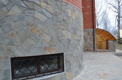 Плитняк златолит Уральский для цоколя, отмостки купить в Нальчике